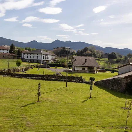 Urdaibai Villa *